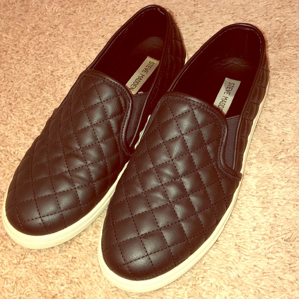 Steve Madden black quilted faux leather shoes